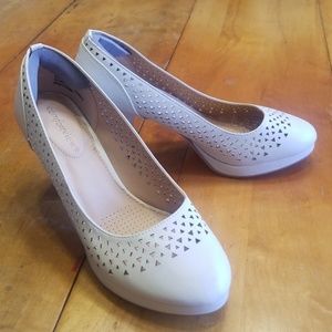 Comfortview Lazer Cut Comfort Heels Sz 8M